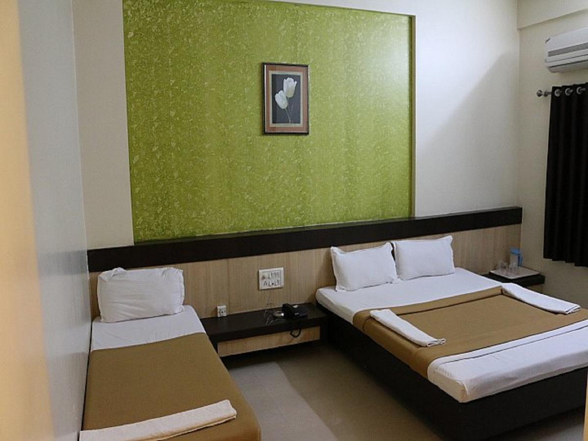 Hotel Shri Krishna Shirdi Eksteriør bilde