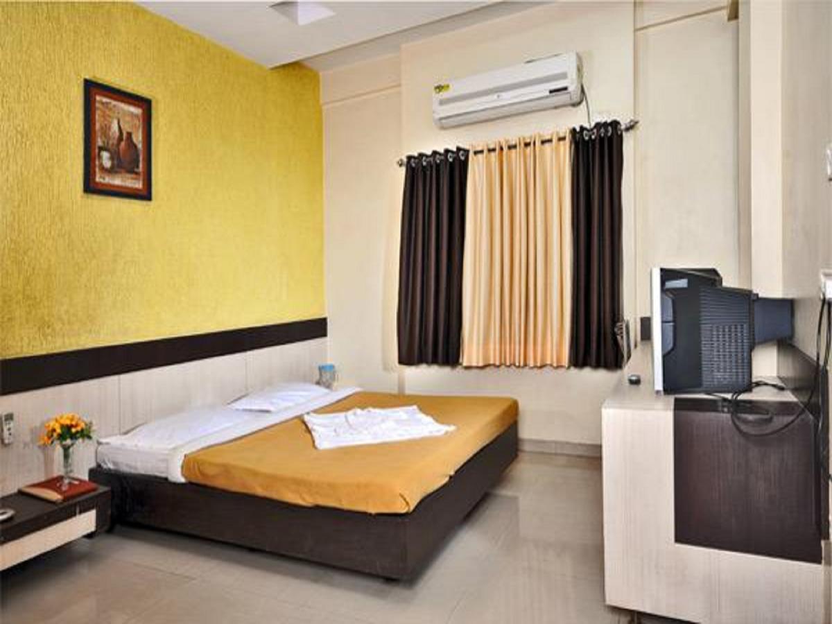Hotel Shri Krishna Shirdi Eksteriør bilde